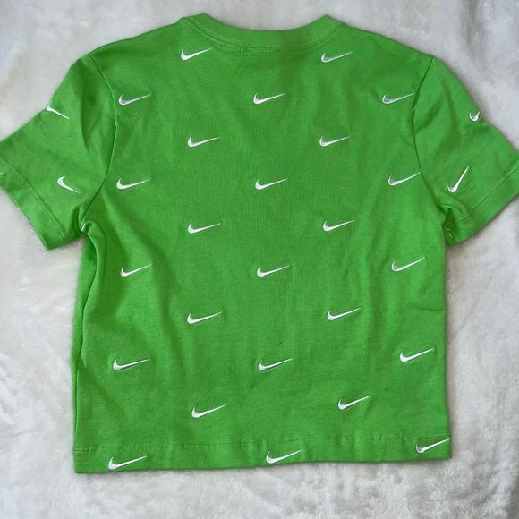 NWT nike green short sleeve - Picture 3 of 5